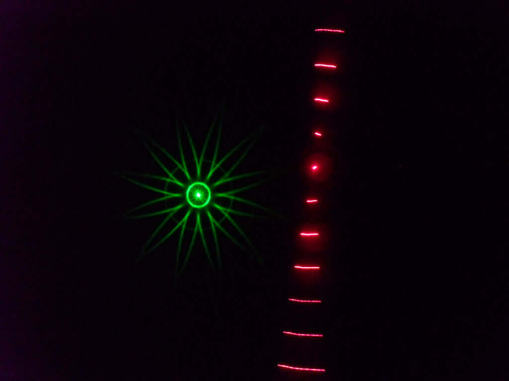 Party-Lichter, Disco-Licht, Disco-Kugel, RGB-Sound aktivierte Laserlichter, DJ-Lichtprojektor mit Fernbedienung für Weihnachten, Club-Partys, Geburtstagsgeschenk, Karaoke, KTV, Bar, Tanz, Halloween, Party-Dekorationen 