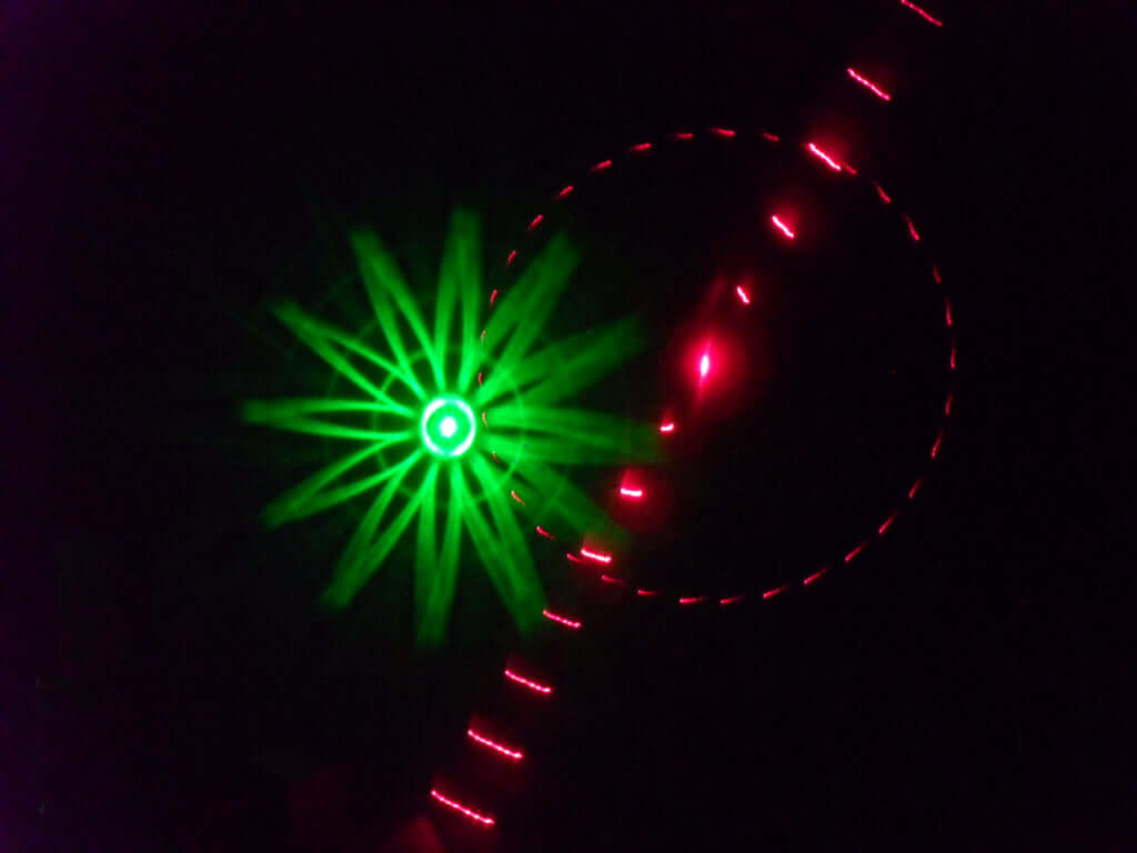 Party-Lichter, Disco-Licht, Disco-Kugel, RGB-Sound aktivierte Laserlichter, DJ-Lichtprojektor mit Fernbedienung für Weihnachten, Club-Partys, Geburtstagsgeschenk, Karaoke, KTV, Bar, Tanz, Halloween, Party-Dekorationen 